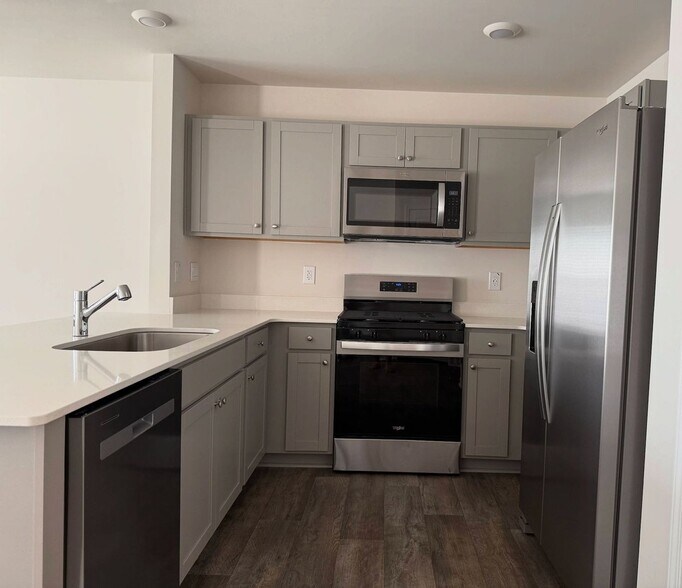 Building Photo - 313 Cherry Laurel Dr