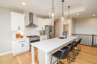 Building Photo - 1520 N Marlowe Ave