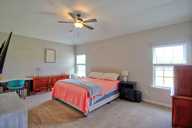 Building Photo - 50 Sunflower Cir NE