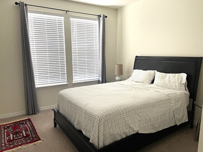 Building Photo - Wonderful 4 Bedroom/2 Bathroom with a Loft and Study in Whispering Pines!