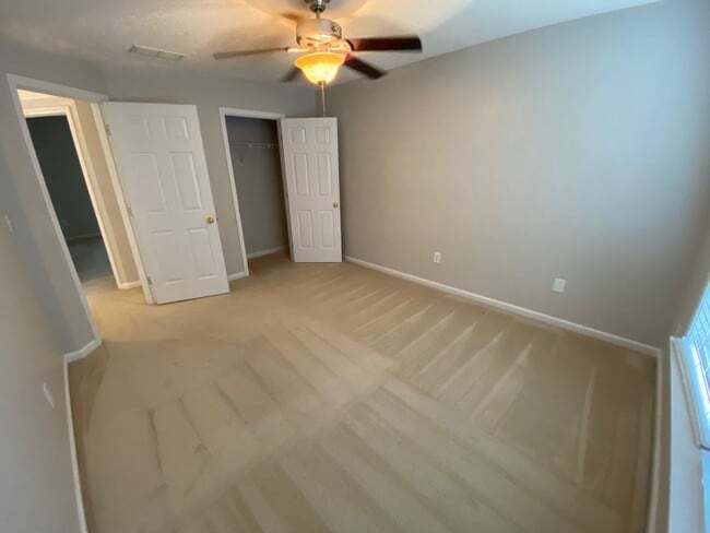 Building Photo - Simpsonville