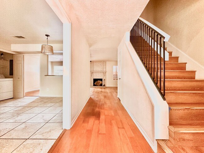 Primary Photo - 2106 Kipling Dr