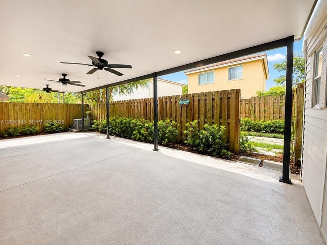 Building Photo - 9720 SW 164th Ave
