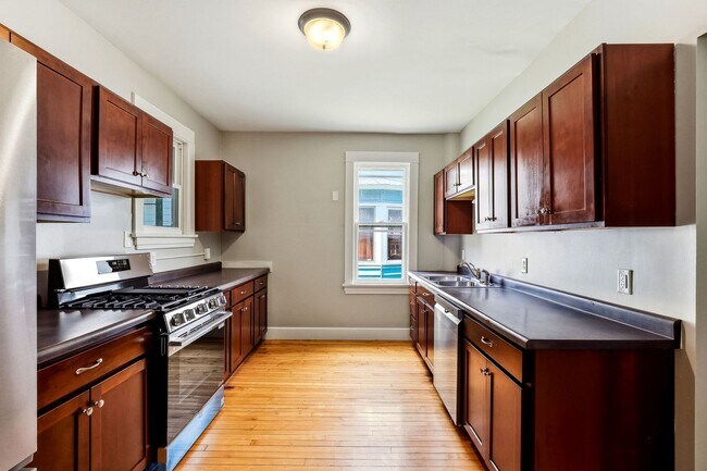 Building Photo - 884 Iglehart Ave