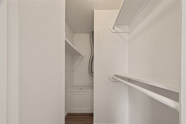 Building Photo - 5550 N Braeswood Blvd