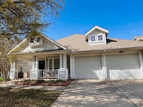 Building Photo - 2314 Hillside Dr