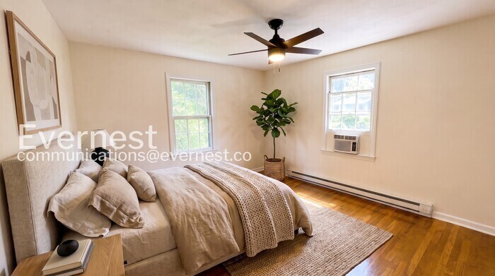 Building Photo - 3203 Alta Vista Dr