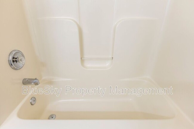 Building Photo - 2304 Ravenswood Ct
