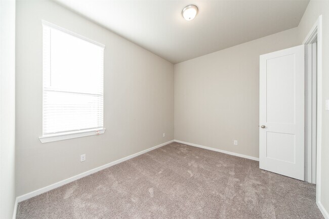 Building Photo - 4031 Maple Glen Dr