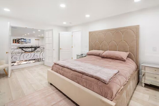 Building Photo - 1372 Peninsula Point Ave