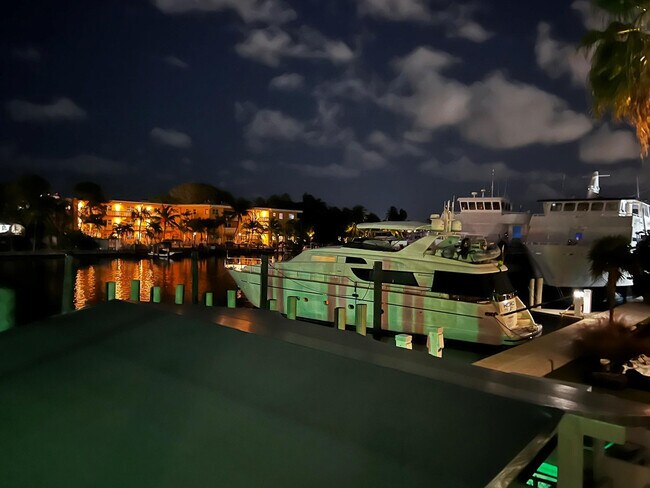 Building Photo - 904 NE 20th Ave