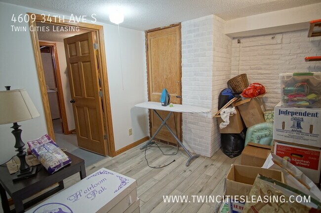 Building Photo - 4609 S 34th Ave