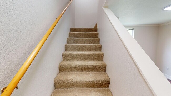 Building Photo - Beautiful Sellwood Bungalow in One of Portland's Most Desirable Neighborhoods. Pet friendly!