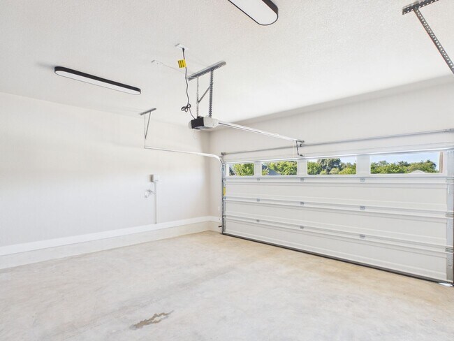 Building Photo - 110 Parlin Ln