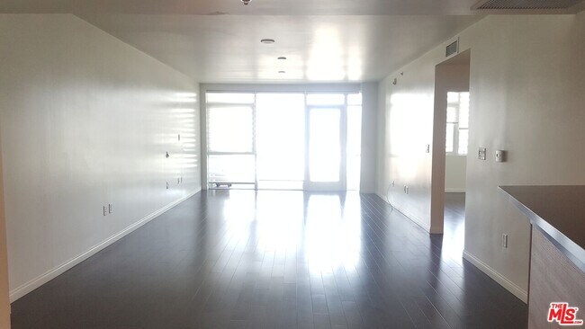 Building Photo - 3785 Wilshire Blvd