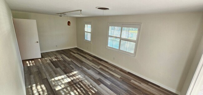 Building Photo - 1401 E Sherman Dr