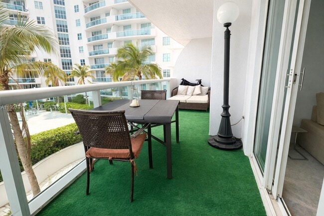 Building Photo - 7900 Harbor Island Dr