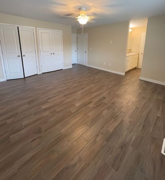 Building Photo - 4 Bedroom Townhome at Three Fountains in M...