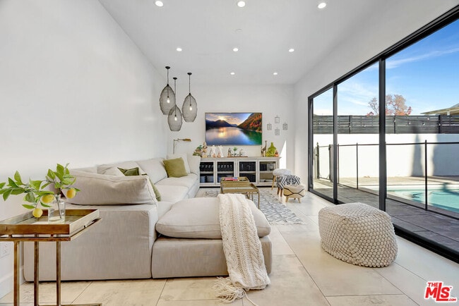 Building Photo - 6324 Geyser Ave