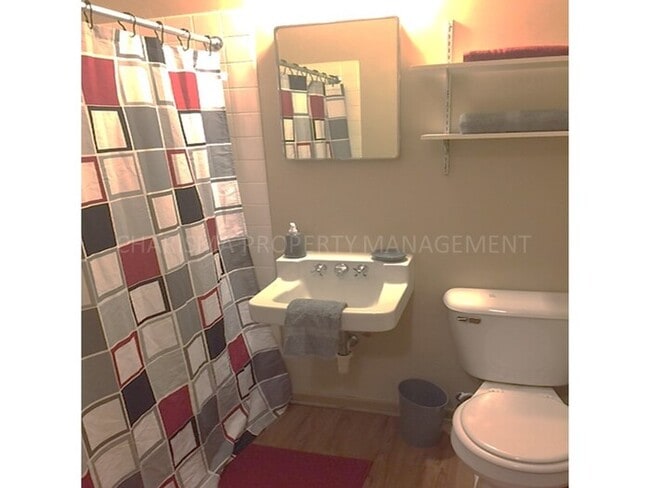 Building Photo - 700 S Summit Ave