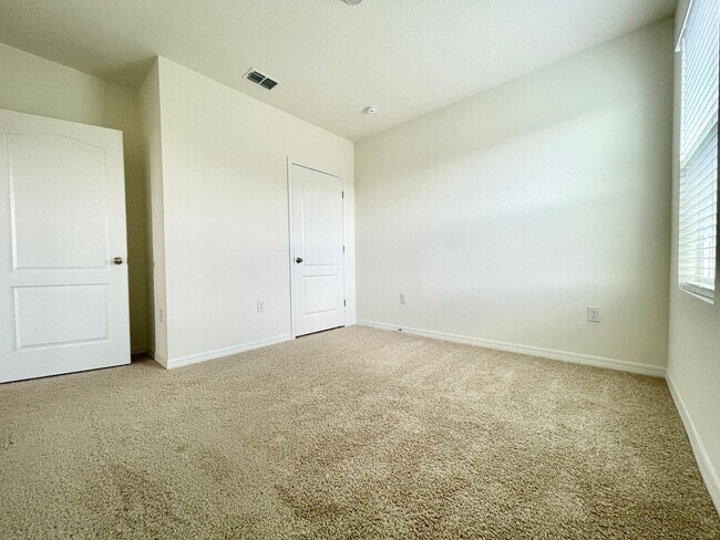 Building Photo - 5610 Galloping Dr