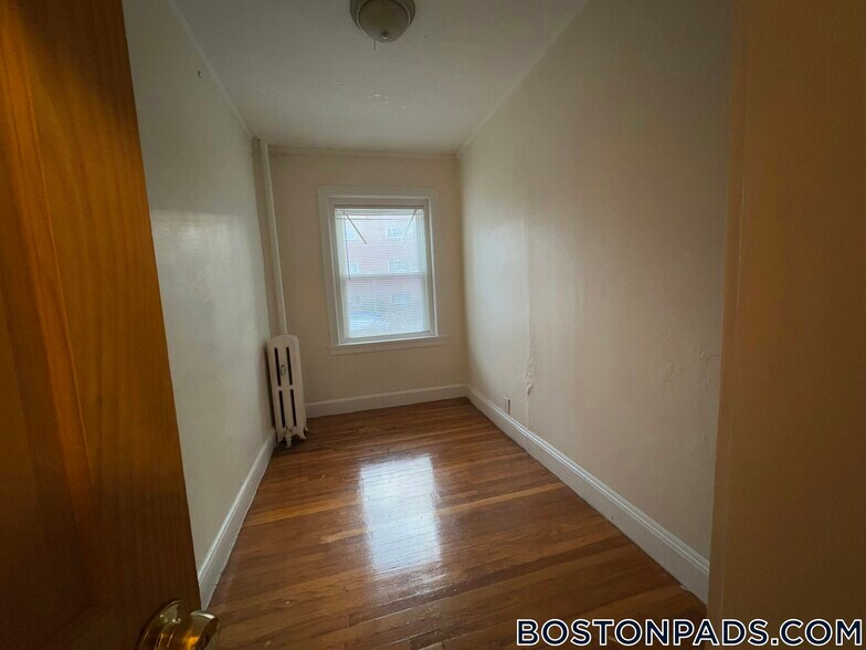 Building Photo - 248 Kelton St