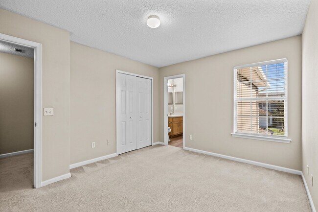 Building Photo - 310 Scrub Jay Dr