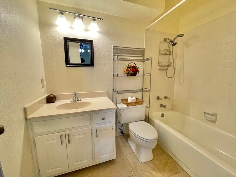 Guest Bathroom. - 112 Lachite