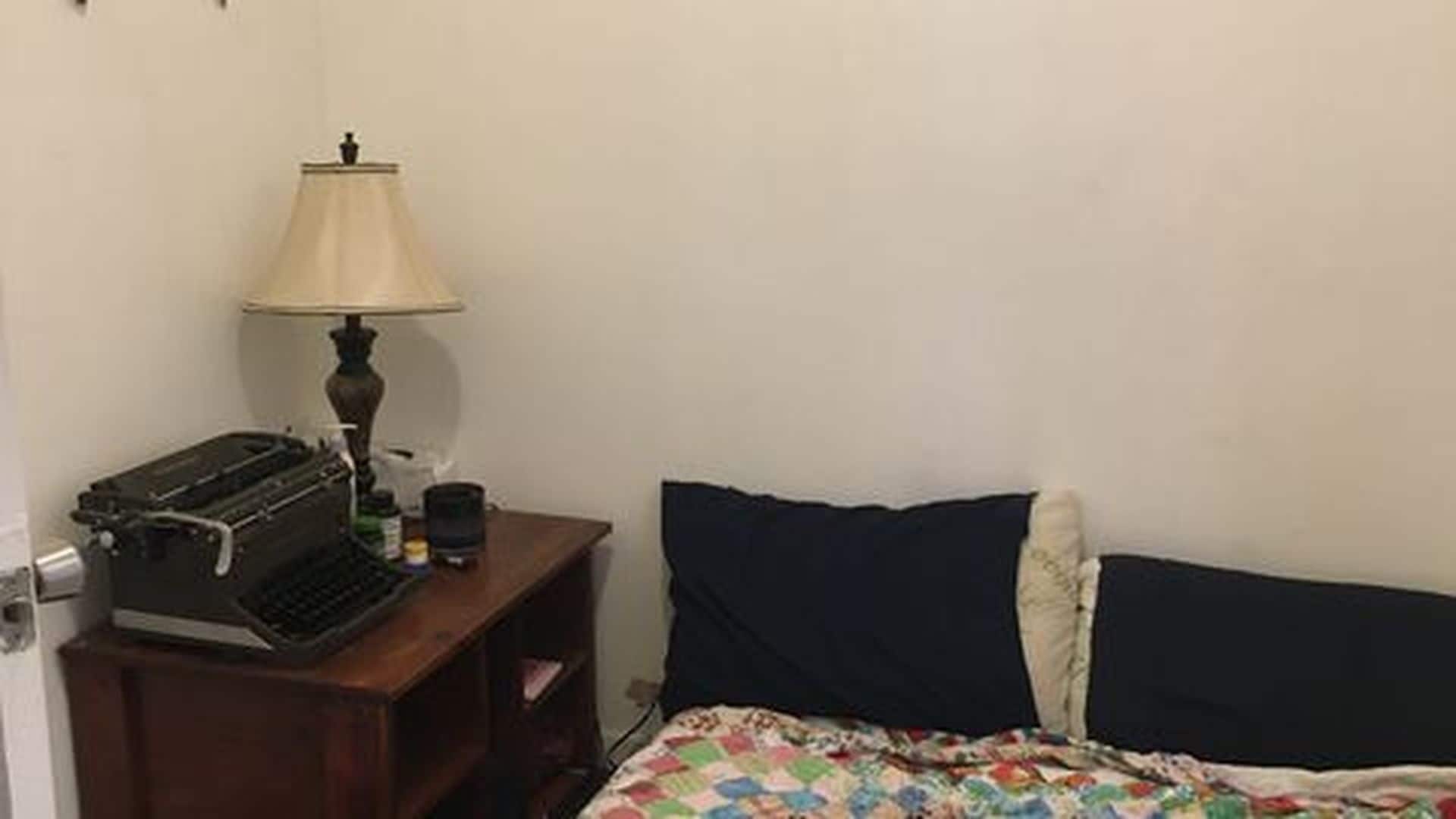 Building Photo - 821 N Hermitage Ave