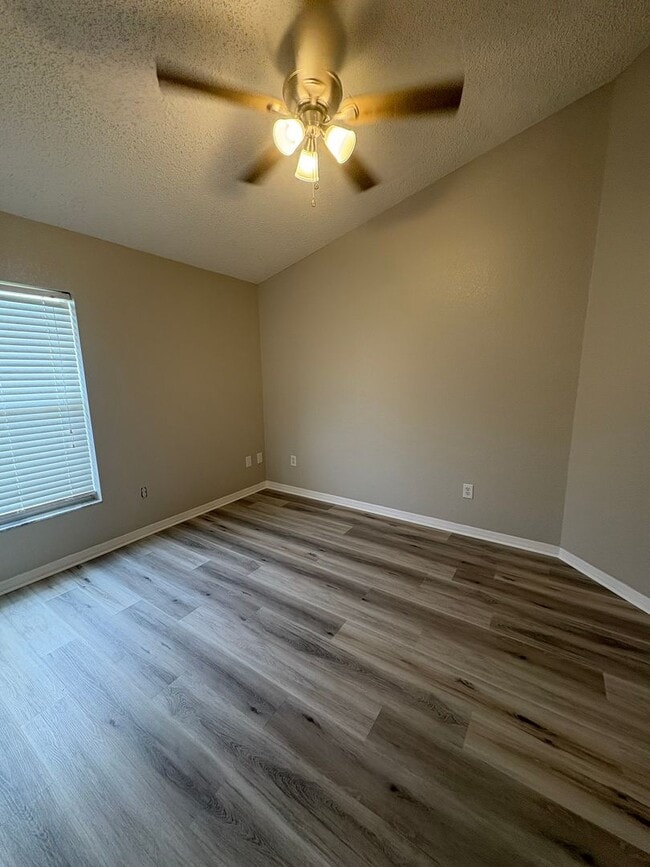 Building Photo - Cute Mt Dora Home, Great location. Many up...