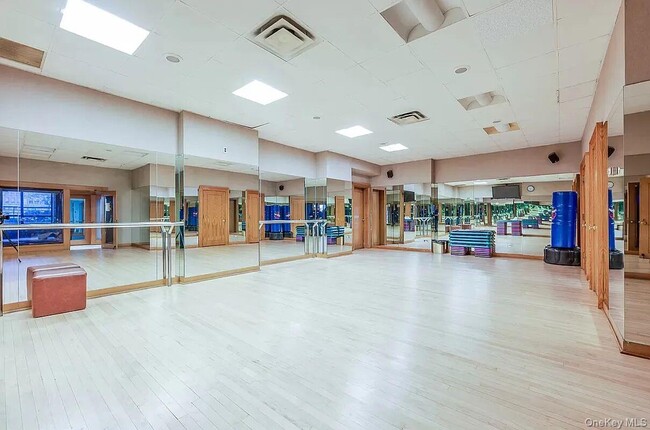 Building Photo - 415 E 37th St