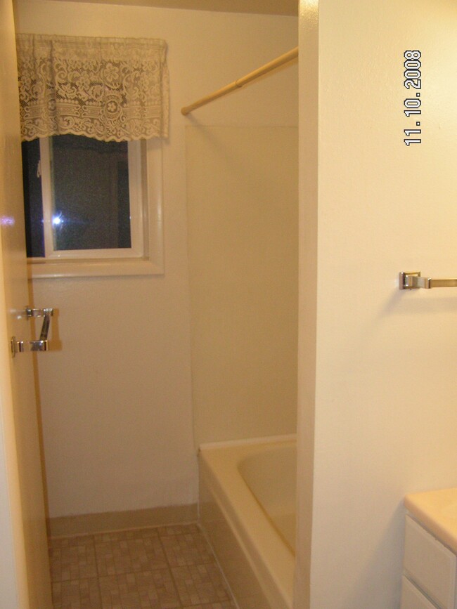 Tub & shower on right - 1360 E Poplar St