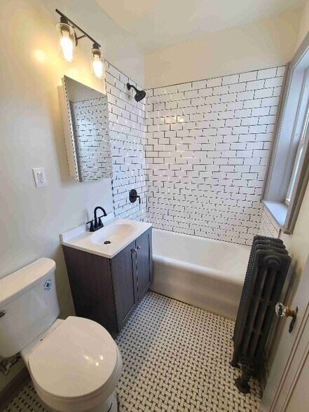 Building Photo - 834 N Massasoit Ave