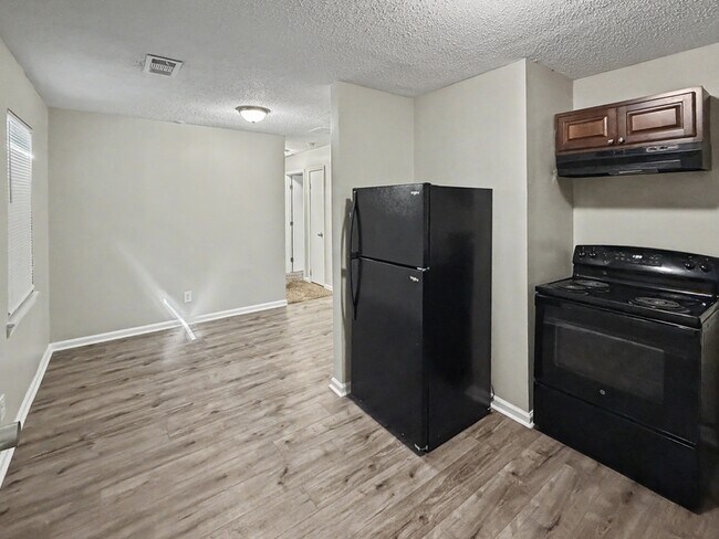 Building Photo - 4551 Sunny View Dr
