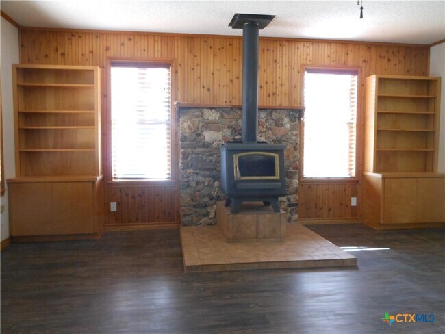 Building Photo - 1441 Robin Ln