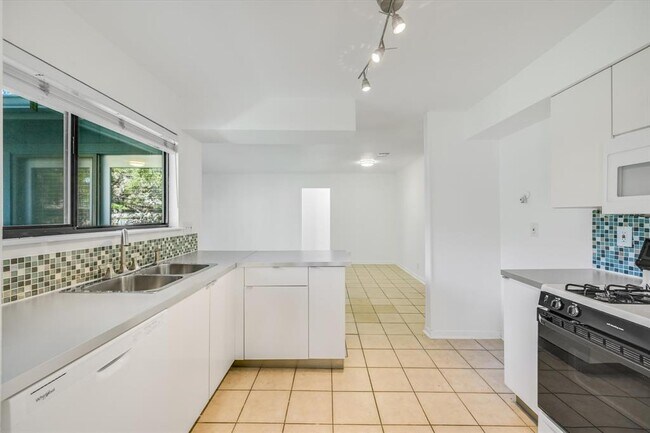 Building Photo - 11803 Broad Oaks Dr