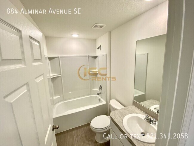 Building Photo - 884 Alminar Ave SE