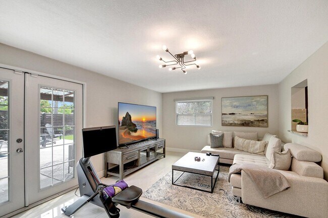 Building Photo - 702 Grove St