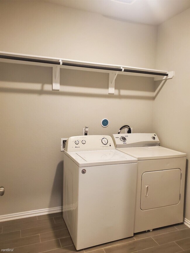 Building Photo - 4 br, 3 bath House - 7442 French Quarter Ct