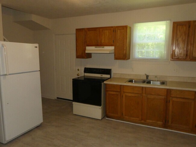 Building Photo - 1643 Briarfield Rd