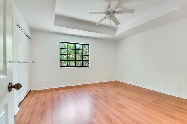 Building Photo - 3844 Tree Top Dr