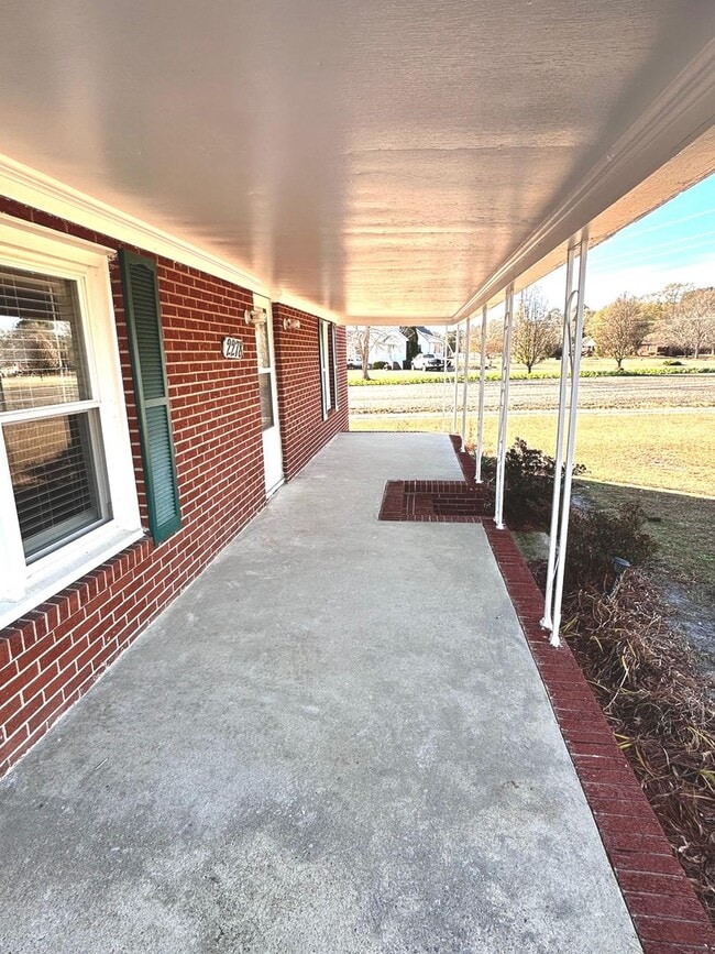 Building Photo - 2278 Old Creek Rd