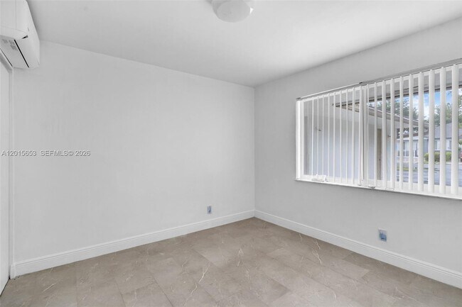 Building Photo - 645 NW 15th Ave