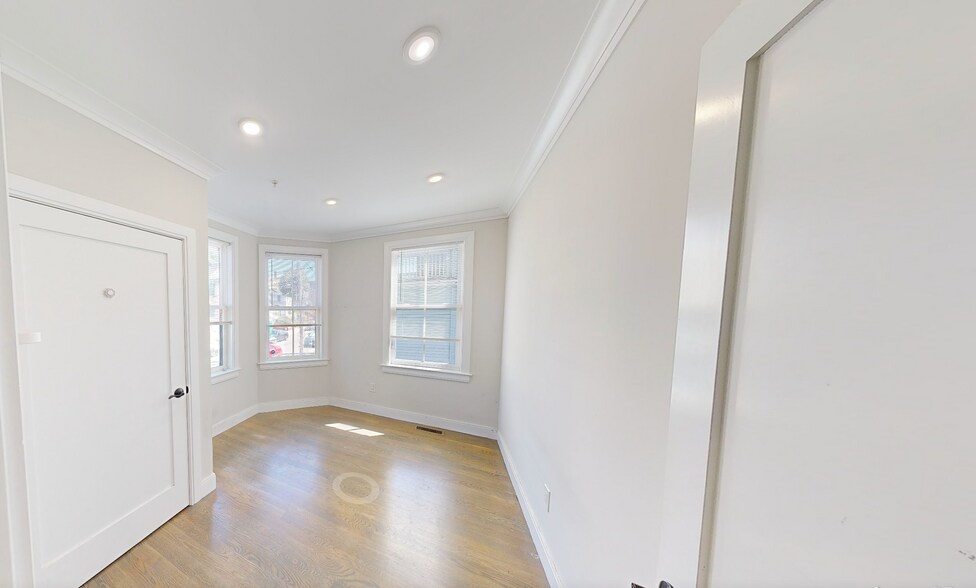 Building Photo - 79 Linden St