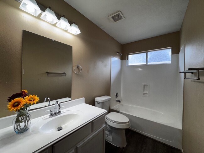 Building Photo - 1411 Hallcroft Ln