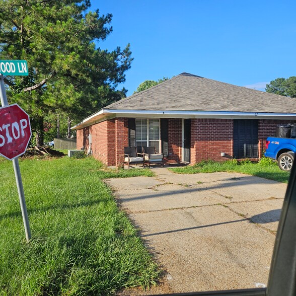Primary Photo - 102 Brendalwood Ln