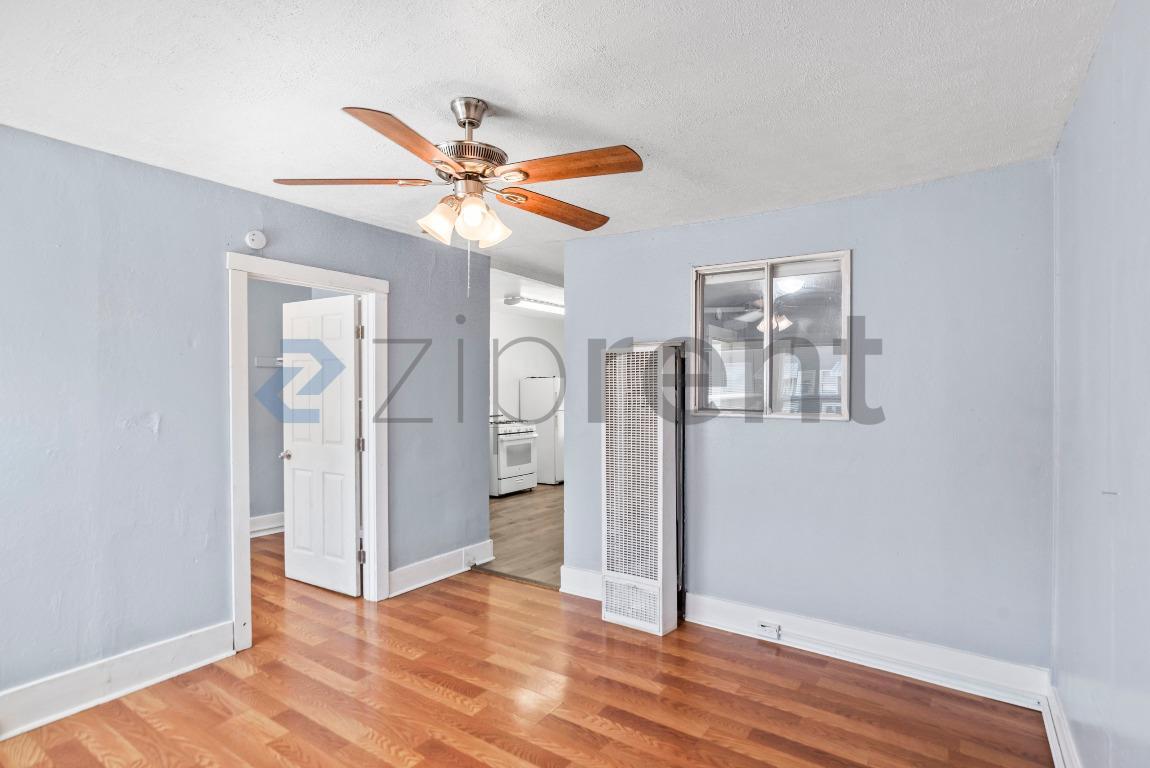 Building Photo - Unit