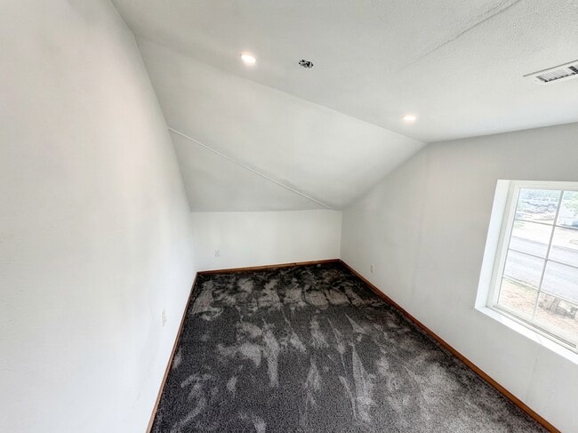 Building Photo - 110 E 300 S