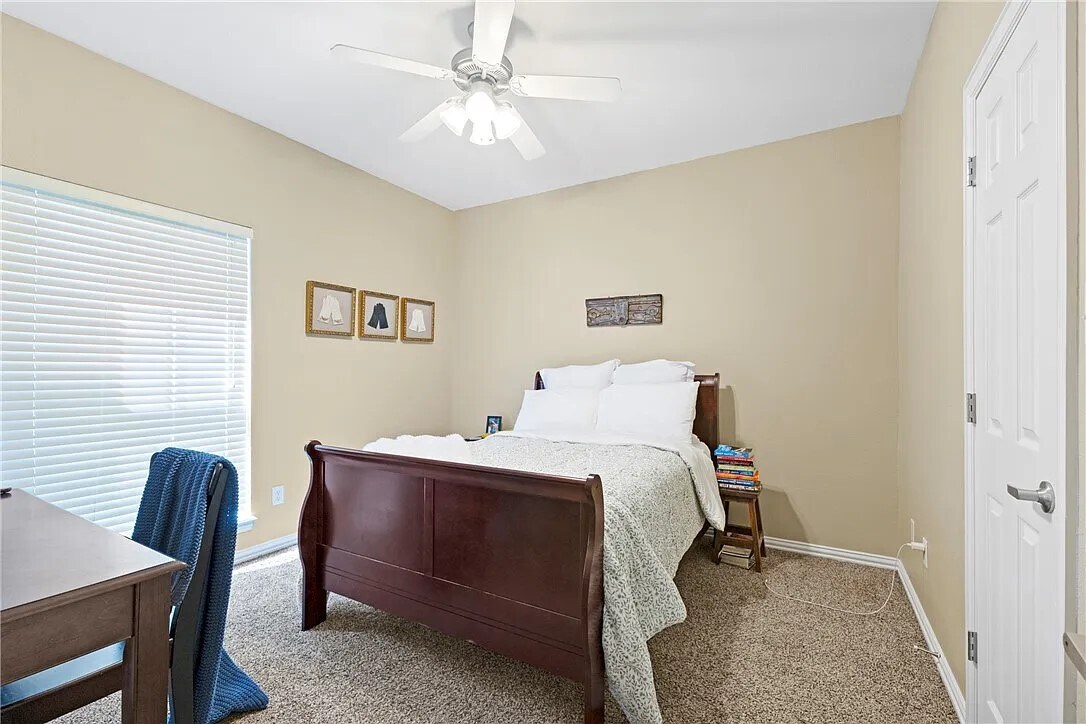 Building Photo - 1001 Krenek Tap Rd