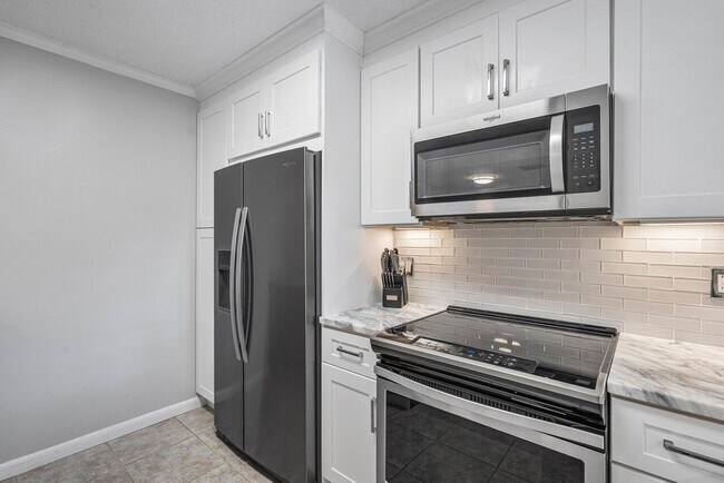 Building Photo - 2420 Deer Creek Country Club Blvd